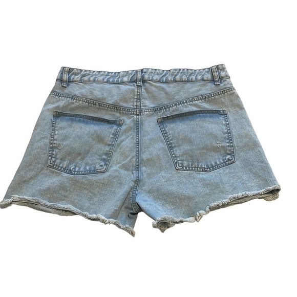 Urban Planet - Refuge Denim Vintage Rip Light Wash Jean Shorts - Size 13 - Picture 2 of 6